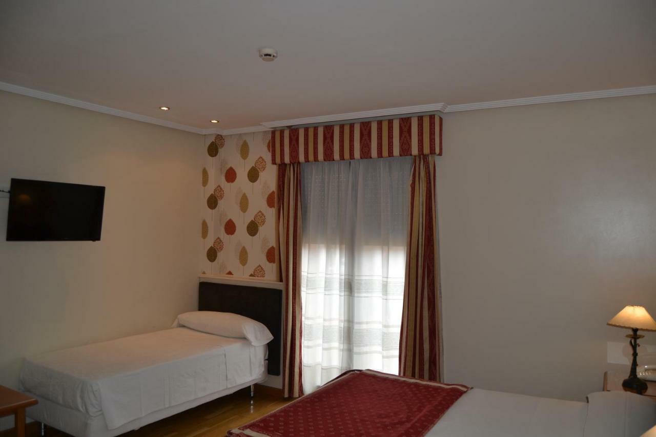 ולנסיה דה דון חואן Hotel Villegas מראה חיצוני תמונה