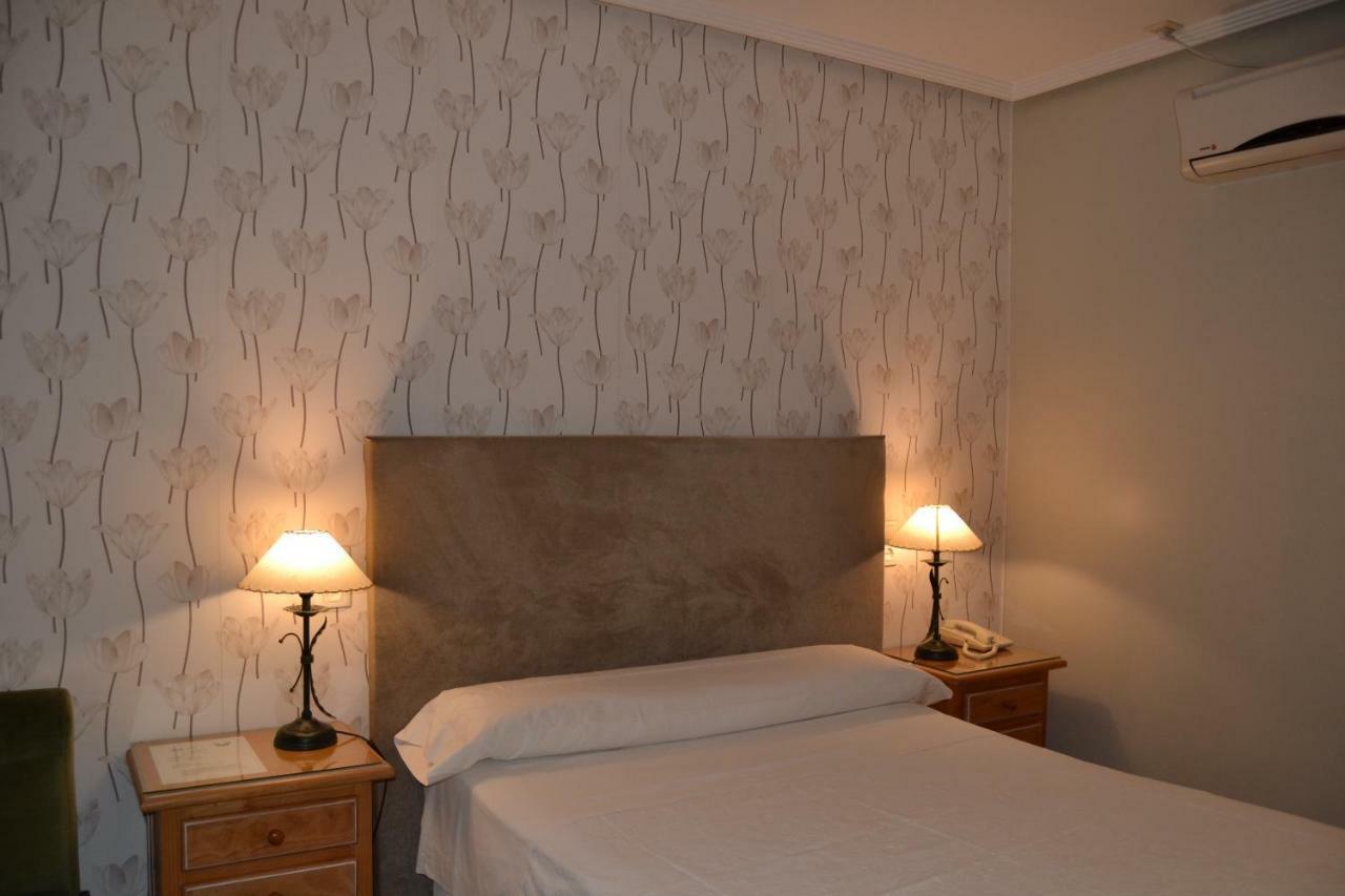 ולנסיה דה דון חואן Hotel Villegas מראה חיצוני תמונה
