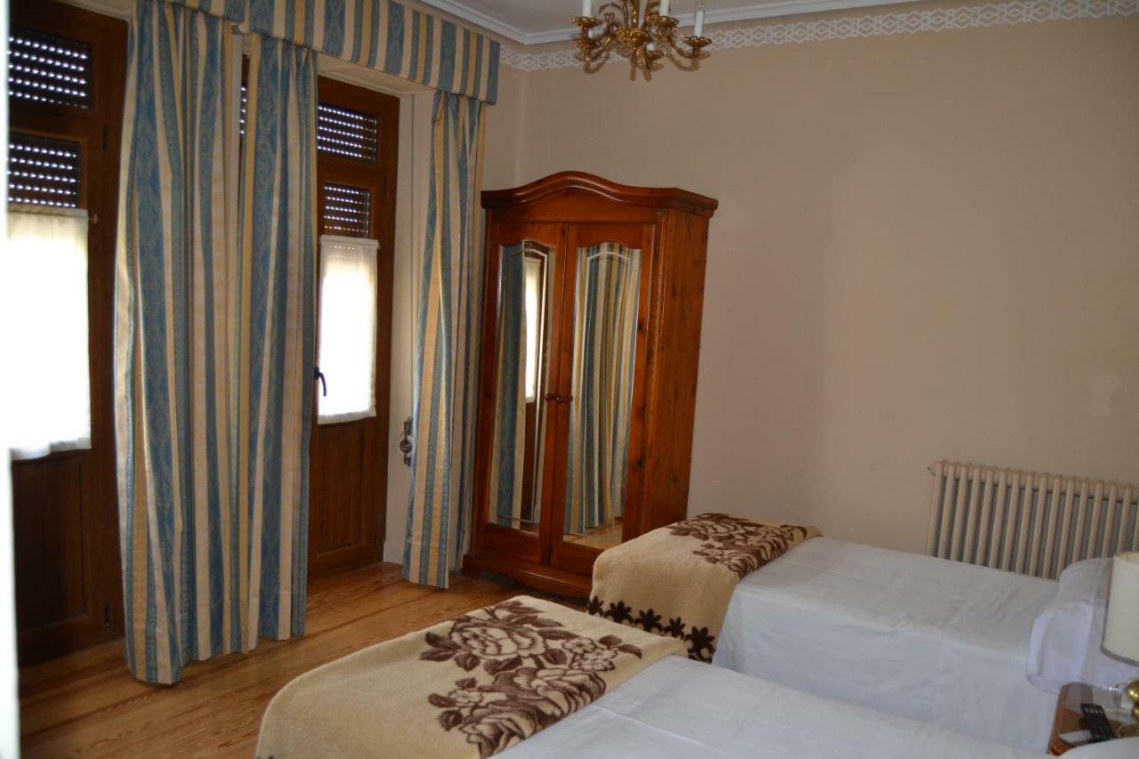 ולנסיה דה דון חואן Hotel Villegas מראה חיצוני תמונה