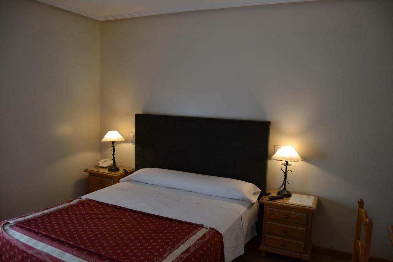 ולנסיה דה דון חואן Hotel Villegas מראה חיצוני תמונה
